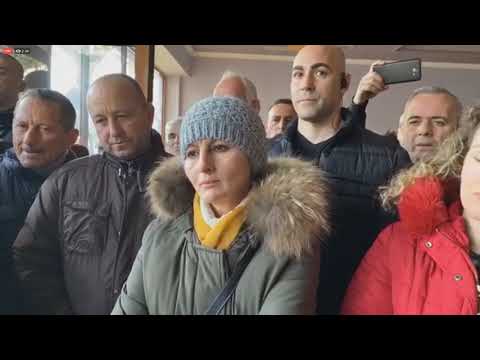 Ora News - Rama gju më gju me popullin acarohet me një qytetare: Mos më përmend Buke Buke mua!