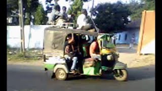 preview picture of video 'It Happens Only In India :  Auto Overcrowded Dangerously.'