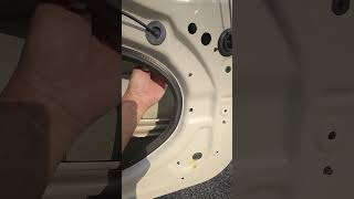 Download lagu 2006 Mini Cooper S. Exterior door handle replacement. Utter bimboism by the engineers. mp3 Download lagu 2006 Mini Cooper S. Exterior door handle replacement. Utter bimboism by the engineers. mp3