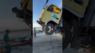 Download lagu Truck Oleng Kluar dari Kapal Sampai Jumping Tinggi ‼️#trukoleng #truk #truck #automobile #funny mp3