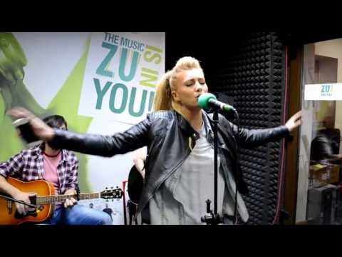 VIDEO | "Let Her Go" pentru ea a fost compusă! Lora a c&acirc;ntat la Radio ZU melodia celor de la Passenger