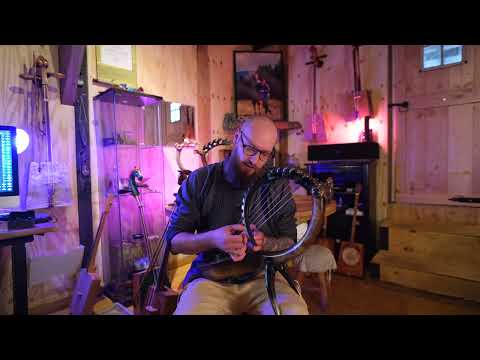 A Demonstration of Mongolian Throat Singing - with Altai Harp