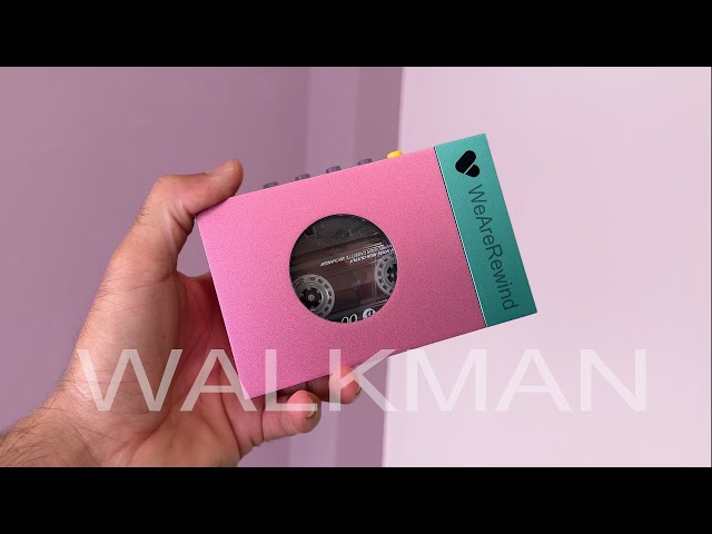 Vídeo relacionado con Walkman - Grabadora de Cinta portátil con Altavoz Integrado, micrófono, Conector para Auriculares, 4.5 x 3.54 x 1.37 Pulgadas (Azul)