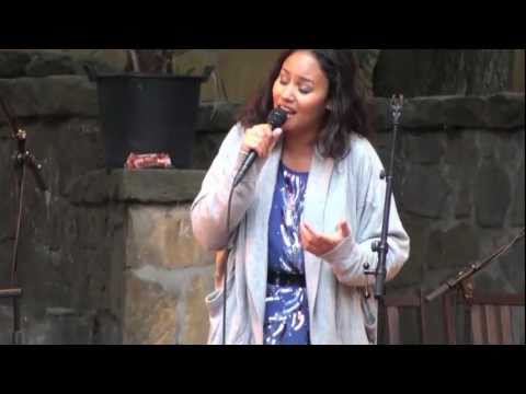 Mayra Andrade - Tigresa - Live in Holland (1/12)