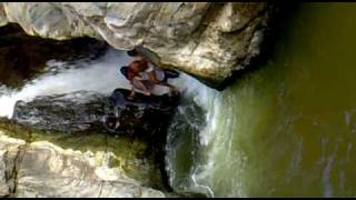 preview picture of video 'Hogenakkal Falls 04 (Kuliyal)'