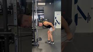 PATADA TRÍCEPS POLEA BAJA