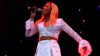 Melanie Thornton - Intoxicated (Live in Oberhausen, Germany, Tom Jones Tour, September 2nd, 2001)