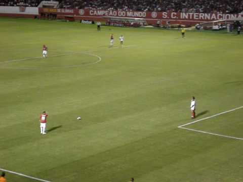 Falta de Dalessandro e o segundo gol do inter na ulbra