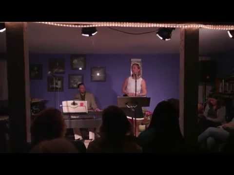 Båtlåt by  Robert Broberg, performed by Johanna Nilsson and Grant Levin