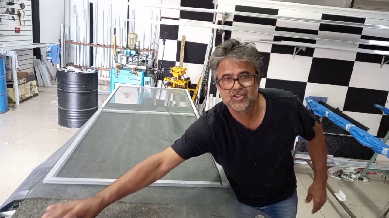 como fazer porta com tela mosqueteira