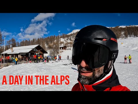 Destination Sauze d’Oulx in the Alps, up the mountains with skis and not on the bike this time