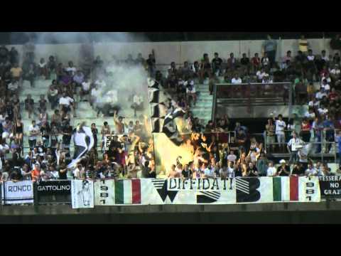 cori e fumogeni   cesena brescia 1-1 20100821 203337