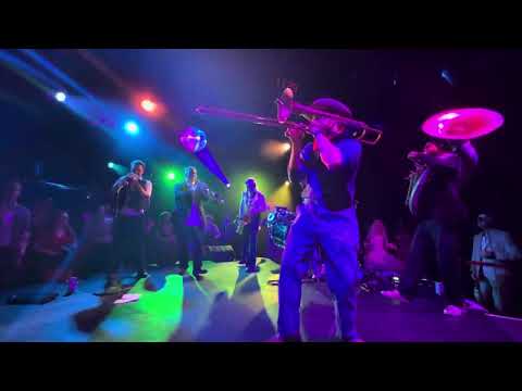 Too Many Zooz -psycho killer (Talking Heads)