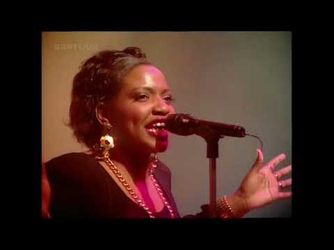 Bizarre Inc Feat Angie Brown -  I'm Gonna Get You (First Performance) -  TOTP  -  01 10 1992