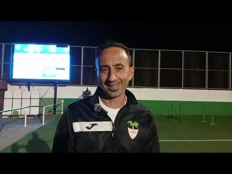 Ivan León entrenador de la UD Chio ante la UD Guargacho