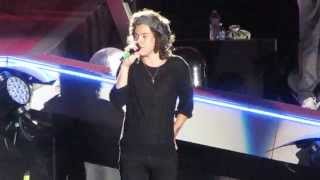 One Direction 1D singing &quot;I Want&quot; at the Rose Bowl WWA 9/13/14 HD