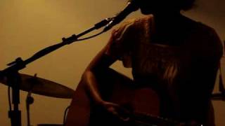 Mia doi todd - my room is white