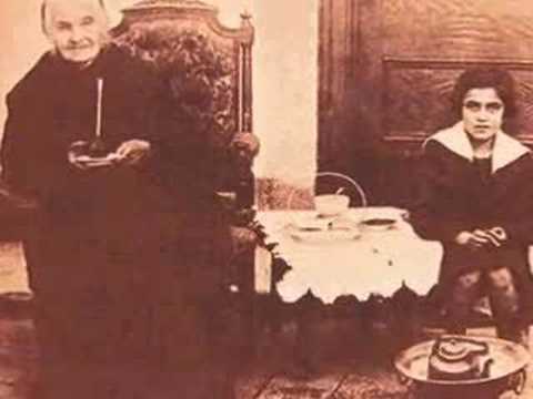 Gabriela Mistral - Meciendo