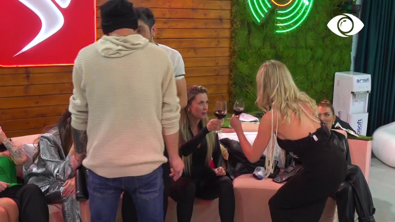 Zhaklina i mbush gotën me verë/ Olta dhe Zhaklina bëjnë gëzuar