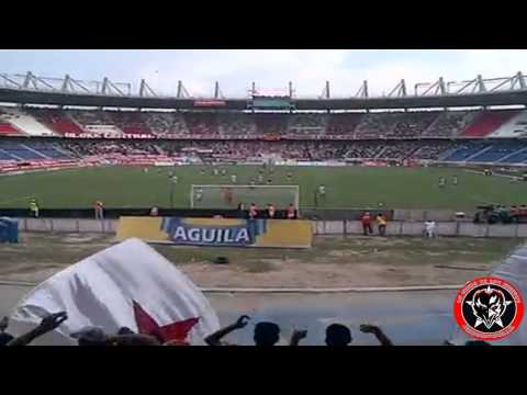 "LA BANDA DE LOS KUERVOS / JUNIOR 4-3 Patriotas / Liga Postobon 2012" Barra: La Banda de Los Kuervos &bull; Club: Junior de Barranquilla