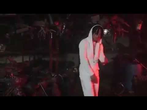 UN BELLAQUEO - OZUNA FT. ALEXIO  PUSHO Y JUANKA (VIDEO OFICIAL).