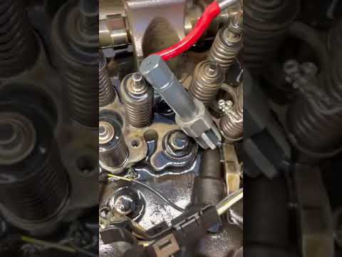 Fuel injector sleeve replacement