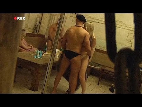 В последний момент решил проверить невесту мужскими телами и танцами Соблазны