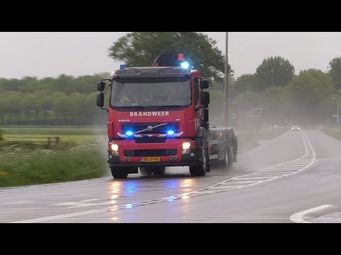Brandweer met spoed naar een grote brand aan de Blokdijk in Wijdenes