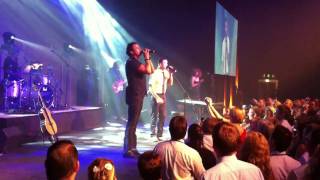 Guy Sebastian &amp; Shannon Noll sing &#39;Lonely&#39; at Gold Coast Convention Centre - March 2011