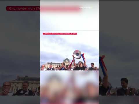 L'arrivée triomphale des joueurs du PSG