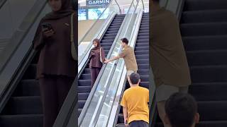 Download lagu Sentuh cewek cantik sampai di kejar🤣 #funny #prank mp3