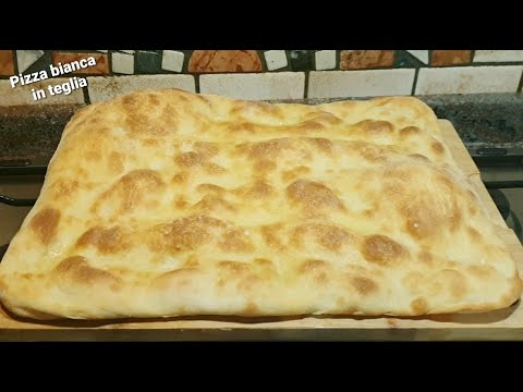 PIZZA BIANCA IN TEGLIA, impasto a mano e lunga lievitazione.