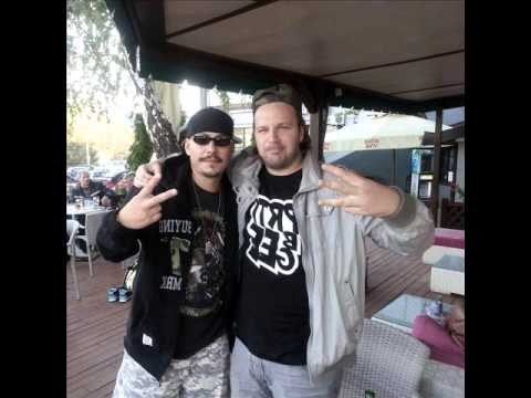 Seven & Sky Wikluh - Beži psu (2002)