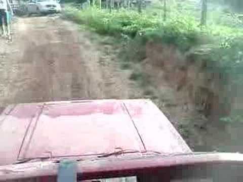 VW Tanger motor V8 atravessando um rio