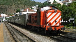 preview picture of video 'Portugal: Two CP Class 1400 diesels pass on passenger trains at Pinhao (on the Douro Valley line)'