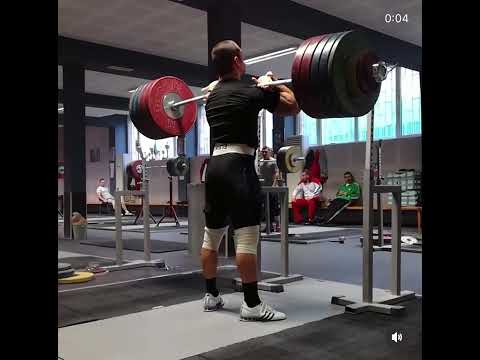 Ivan Markov (85) 250 kg front squat