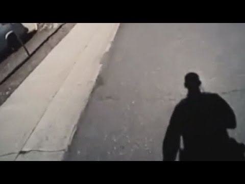 شرطي أمريكي يصور لحظة مقتله بكاميرا على صدره