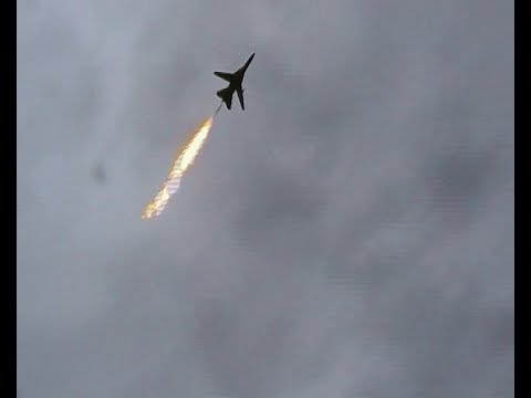 F1-11 (F111) Aardvark flyover Adelaide with its famous fuel dump and burn