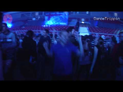 Umek & Stefano Noferini - Goes On [played by Mark Knight]