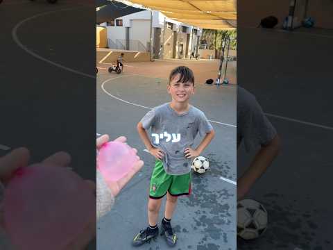 תפגע במשקוף או בלון מים לפנים!