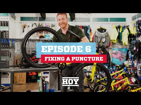 How to change a tyre and fix a bike puncture with Sir Chris Hoy