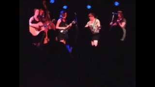 Della Mae - Ain&#39;t No Ash Will Burn - live video