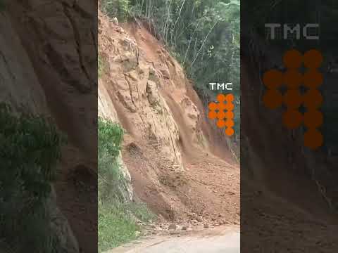 Rodovia da Grande Curitiba é totalmente interditada após deslizamento de terra