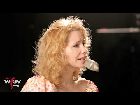 Nellie McKay - "Dreamliner" (Live at WFUV)