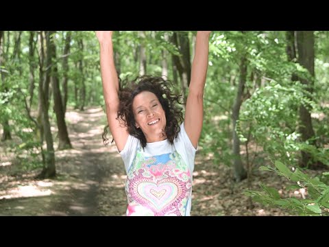 Ivana Banfić I Bee - Celebrity (Official video)