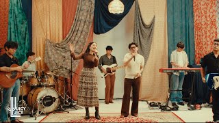 Download lagu Juicy Luicy Feat. Vanessa Zee - Mawar Jingga (Live Performance) mp3 Download lagu Juicy Luicy Feat. Vanessa Zee - Mawar Jingga (Live Performance) mp3