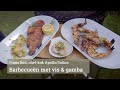 Hele vis, visfilets, coquille en gamba op de barbecue
