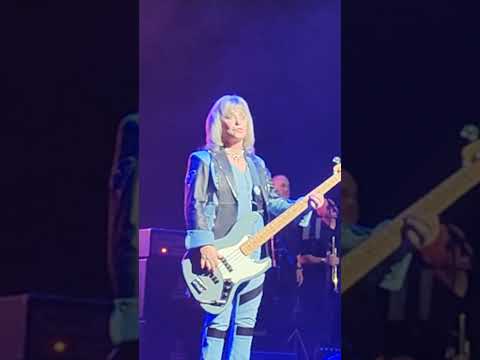 When SUZI counts you in ❤️🎸Suzi Quatro, live at the London Palladium 13/11/2024