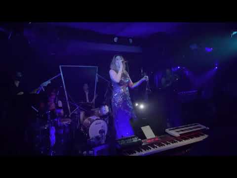 Lisa McQuade Singing “Season of the Witch” in the Manderley Bar at the McKittrick Hotel