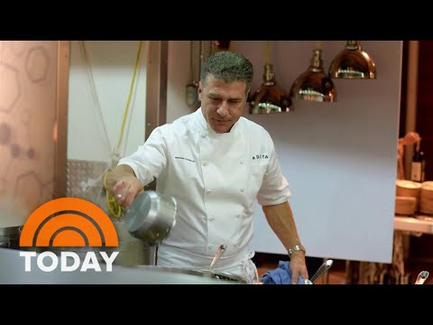 Chef Michael Chiarello dies at 61 following allergic reaction